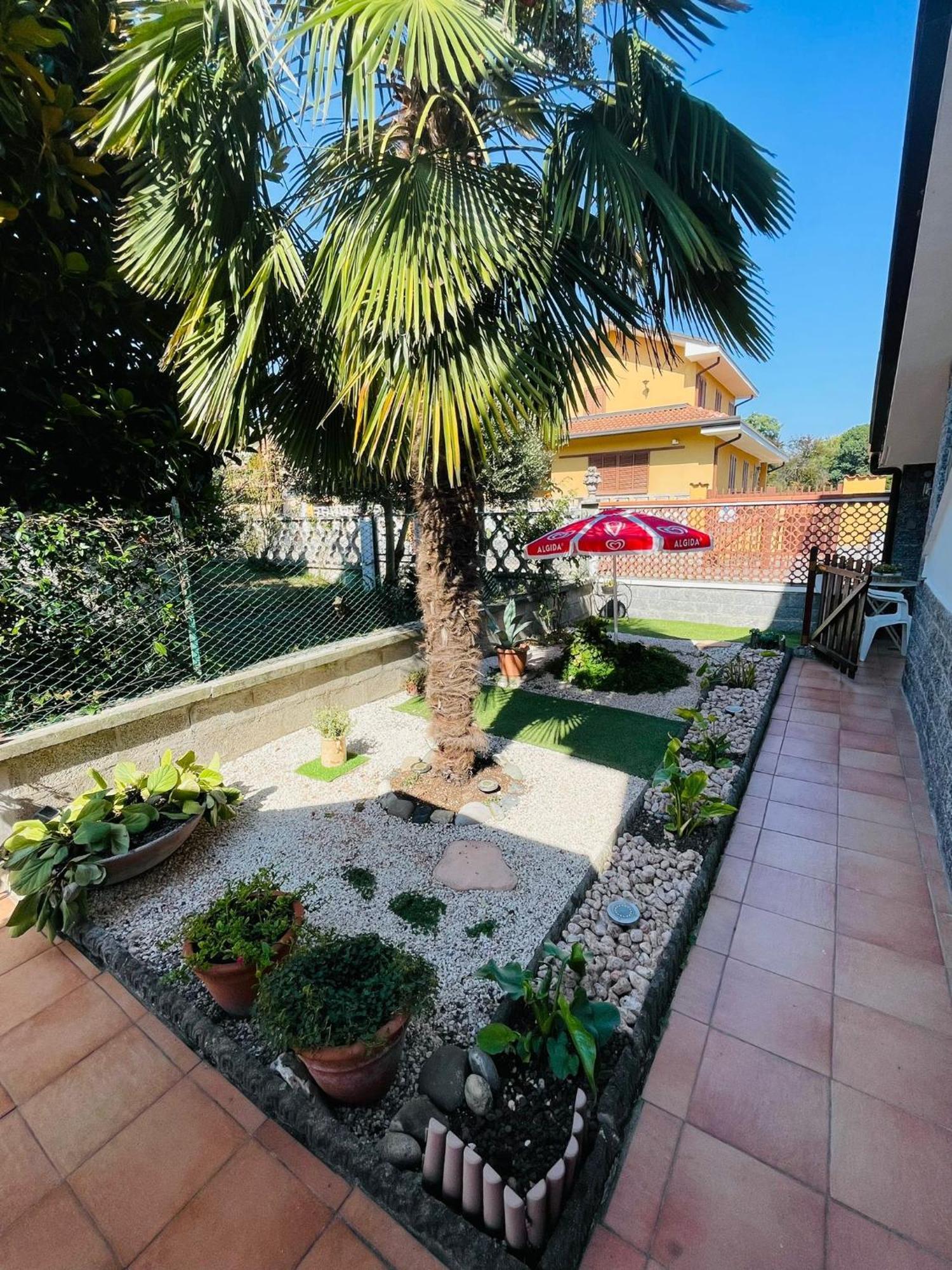 Casa Vacanze Il Fiore Di Loto Apartamento Zibido San Giacomo Exterior foto